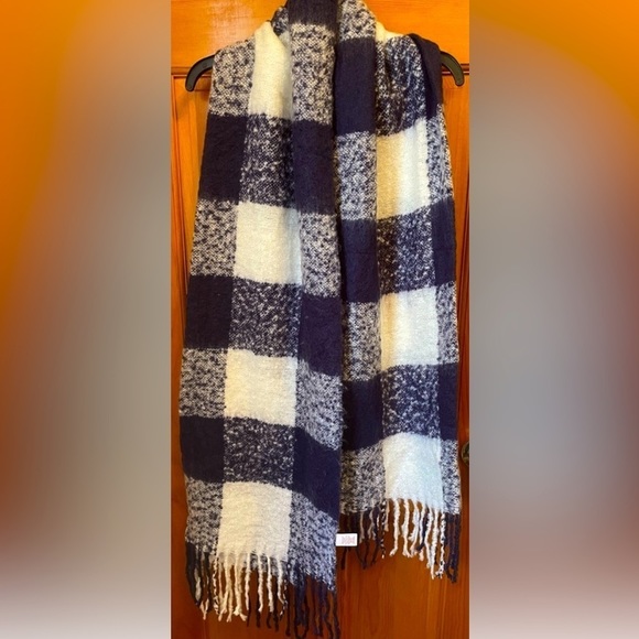 LOFT Accessories - LOFT Buffalo Plaid Blanket Scarf